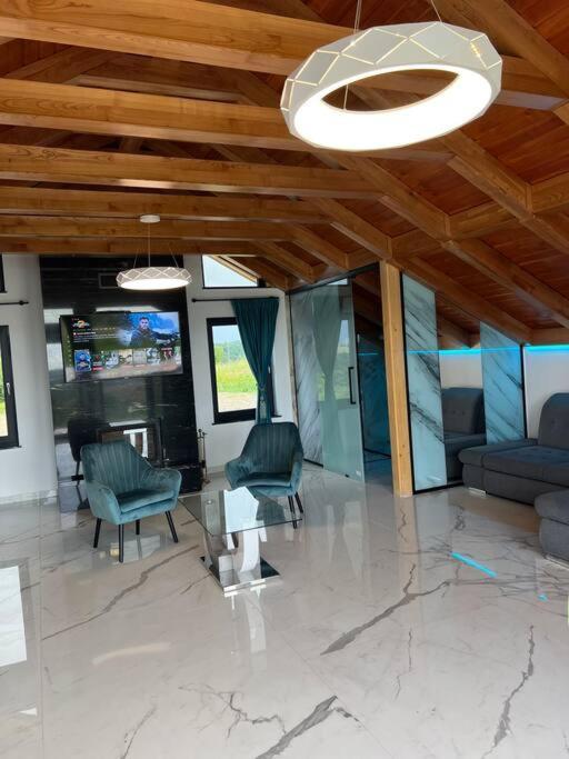 Casa Moderna In Sinteu - Intersectia Intre Modern Si Linistea Naturii Huta Voivozi Luaran gambar